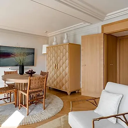 Madison Hotel 4*